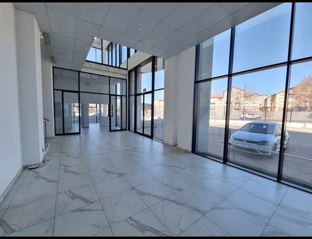 1,499M² WAREHOUSE TO LET IN ORMONDE